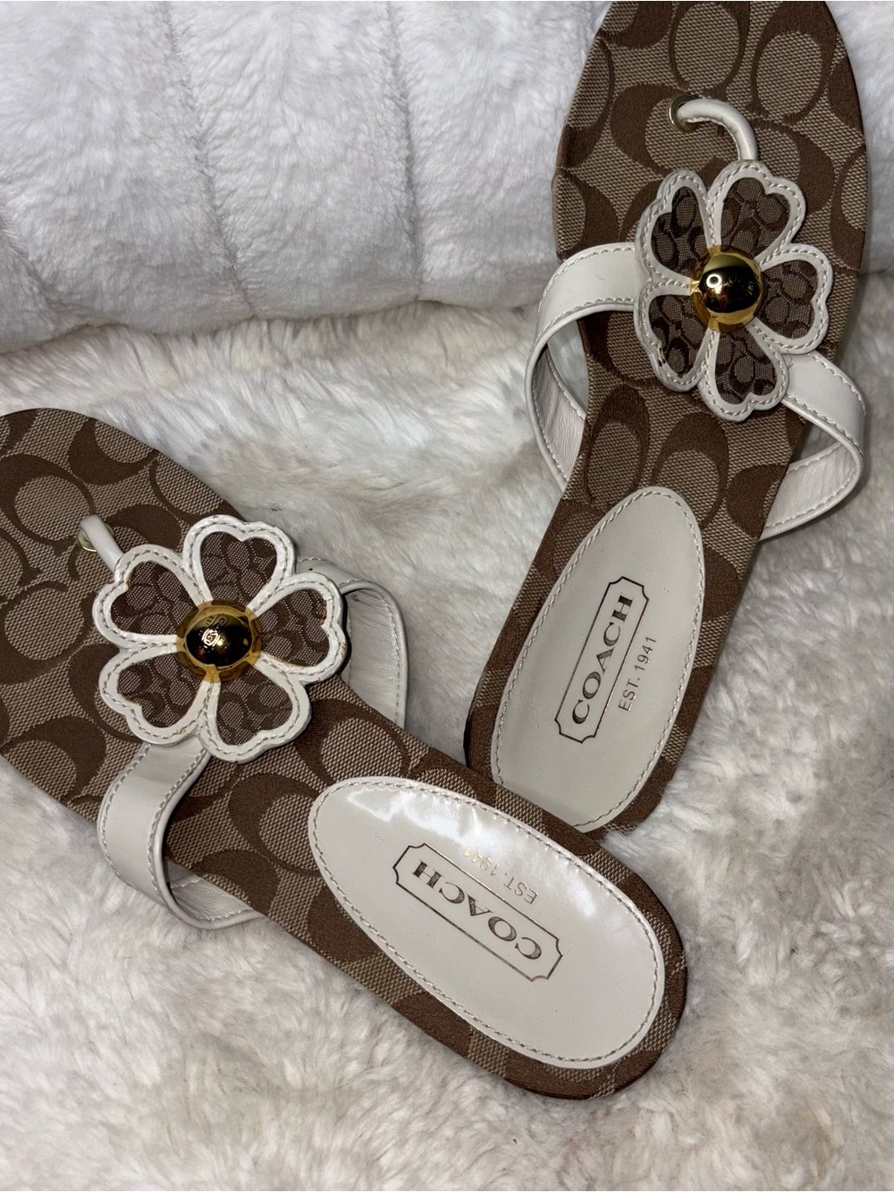 Coach Signature Canvas Daisy Thong Sandals – Women’s Size 8 - Picture 2 of 4
